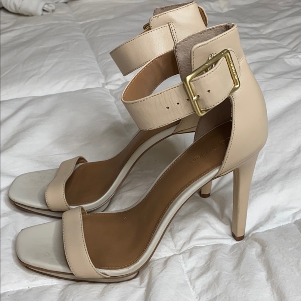 Beautiful Calvin Klein sandals in good condition